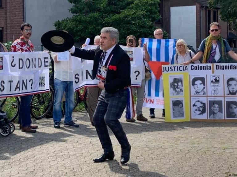 Exmédico de Colonia Dignidad es «funado» por manifestantes en Alemania
