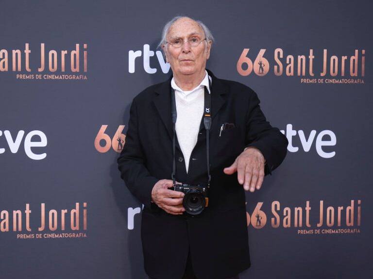 BARCELONA, SPAIN - APRIL 26: Carlos Saura poses on the red carpet of the RNE Sant Jordi Cinematography Awards 2022 on April 26, 2022 in Barcelona, Spain. (Photo by Xavi Torrent/Getty Images)