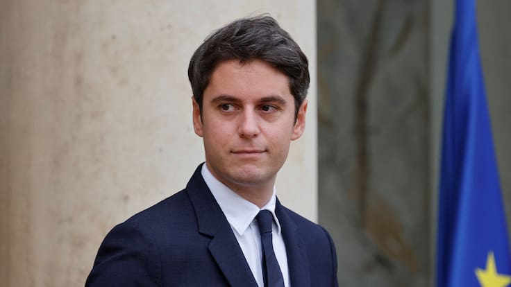 El más joven de la historia y el primero abiertamente gay: quién es Gabriel Attal, el nuevo primer ministro de Francia