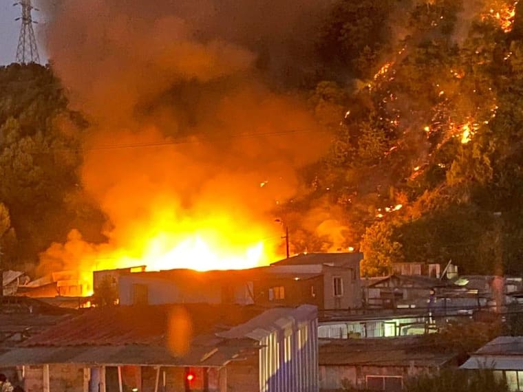 Incendio en campamento en Concepción - Nicolás Medina - ADN Servicios Informativos - 14 de enero de 2024