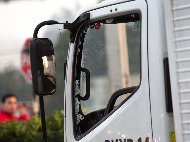 Detienen a cuatro delincuentes por robo de camión en Melipilla: vehículo transportaba 250 cajas de pan