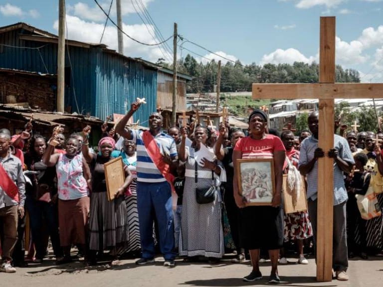 Kenia: encuentran 403 cuerpos sin vida por ayuno extremo para «encontrarse con Jesús»