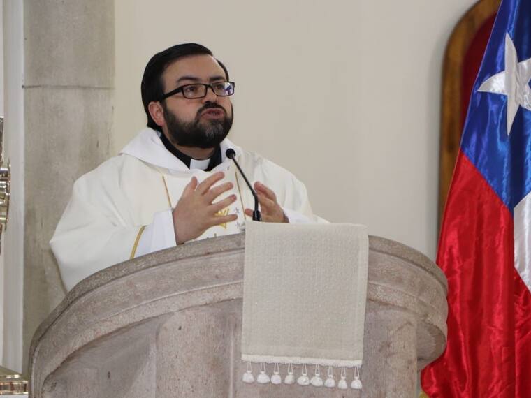 Confirman expulsión del sacerdote Roberto Valderrama