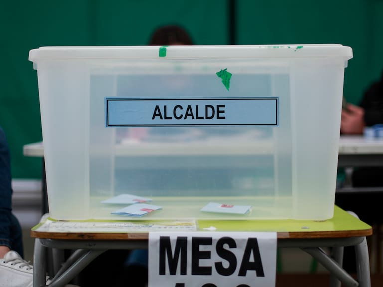 Elecciones Municipales 2024 en Chile: cuándo son y por qué se podrían hacer en dos días