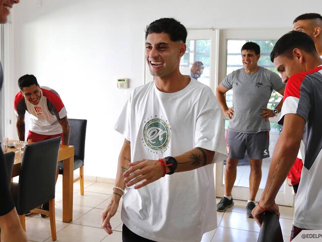 “¡Otra vez en casa!”: Javier Altamirano tuvo emotivo reecuentro con sus compañeros en Estudiantes de La Plata