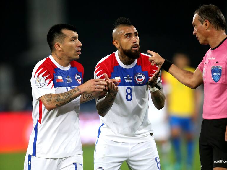 Gareca juega “al misterio” con las ausencias de Vidal y Medel en la selección chilena: “No es que vayamos a cambiar 10 jugadores o algo así”