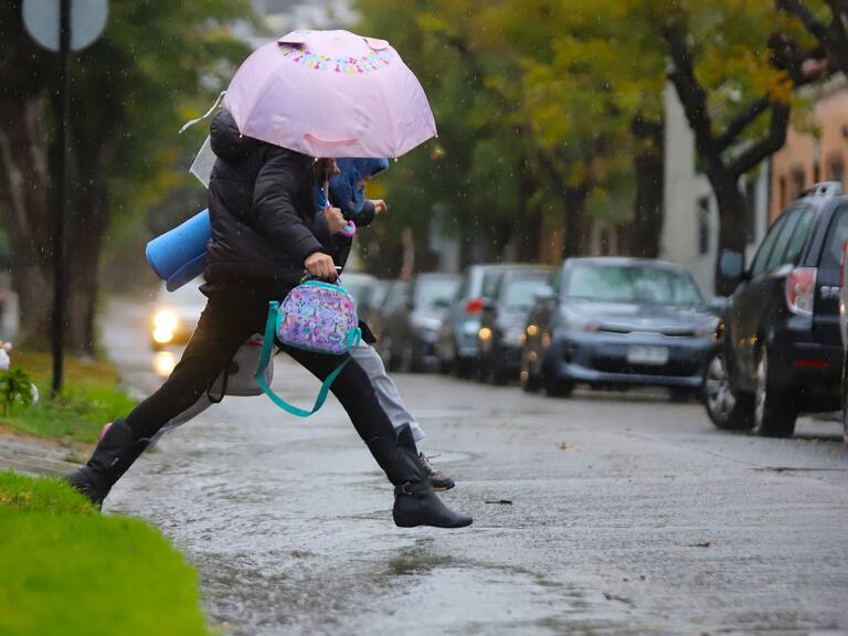 Lluvia en Santiago: qué día y a qué hora deberían parar las precipitaciones en la capital y regiones
