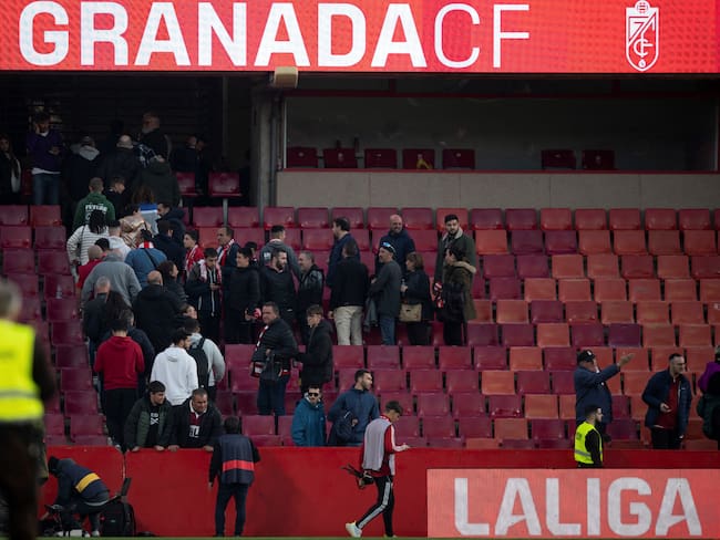 Conmoción en España: suspenden duelo entre Granada y Athletic de Bilbao por muerte de hincha en el estadio
