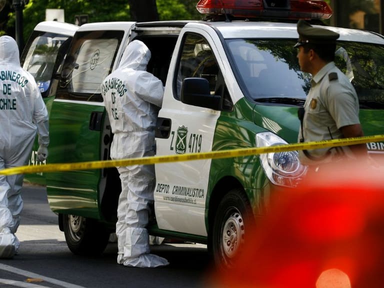 Conductor de Uber es encontrado acribillado en su vehículo en comuna de La Pintana