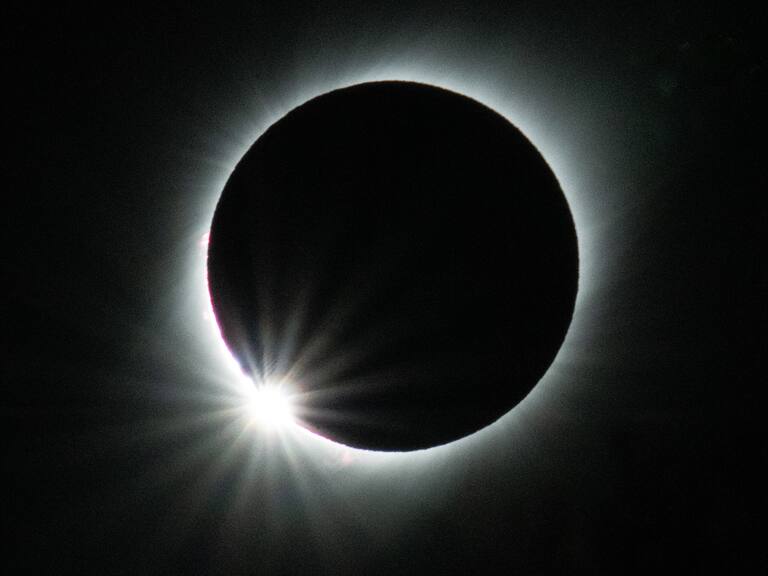Eclipse solar 2024: cuándo es y cómo seguir desde Chile el fenómeno astronómico