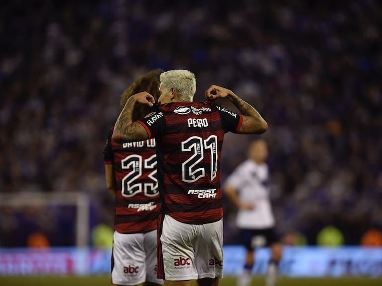 Flamengo con Vidal masacró a Vélez en Argentina y quedó con pie y medio en la gran final de la Copa Libertadores