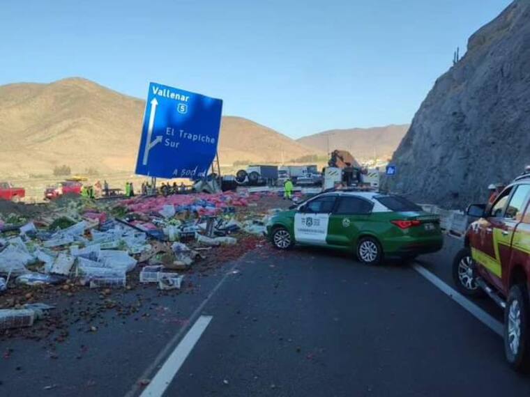 Región de Coquimbo: Volcamiento de camión obligó a suspender el tránsito en la Ruta 5 Norte