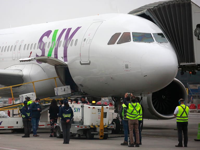 Sernac cita a declarar a Sky Airlines por alza de un 61% en reclamos por retraso o cancelación de vuelos