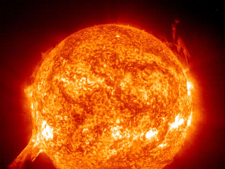 El Sol emite la mayor erupción solar en dos décadas: revisa las imágenes y qué efectos tiene para la Tierra