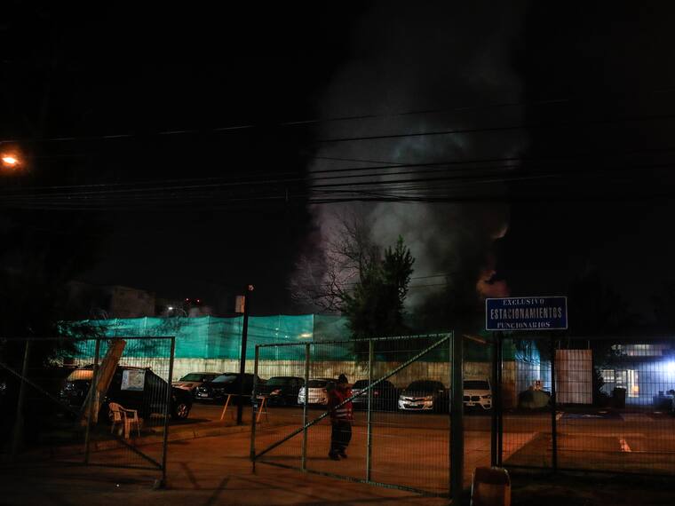 Incendio en el Hospital Barros Luco en San Miguel